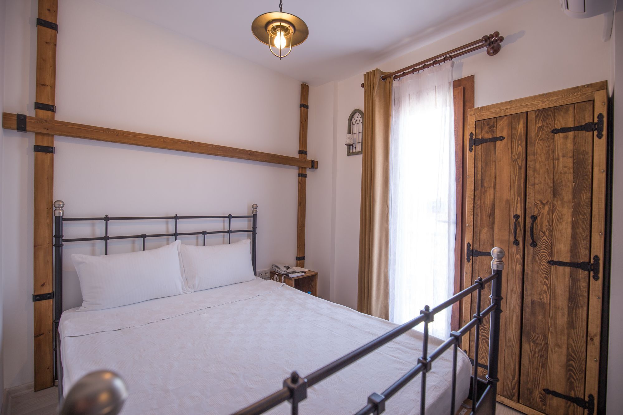 Menendi Otel Fokaja Zewnętrze zdjęcie