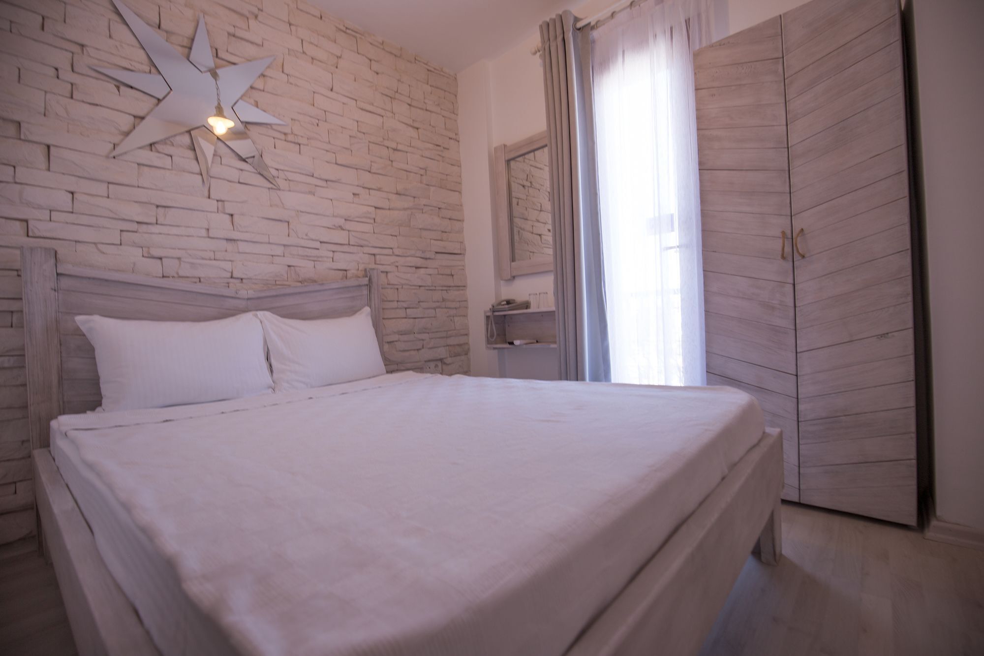 Menendi Otel Fokaja Zewnętrze zdjęcie