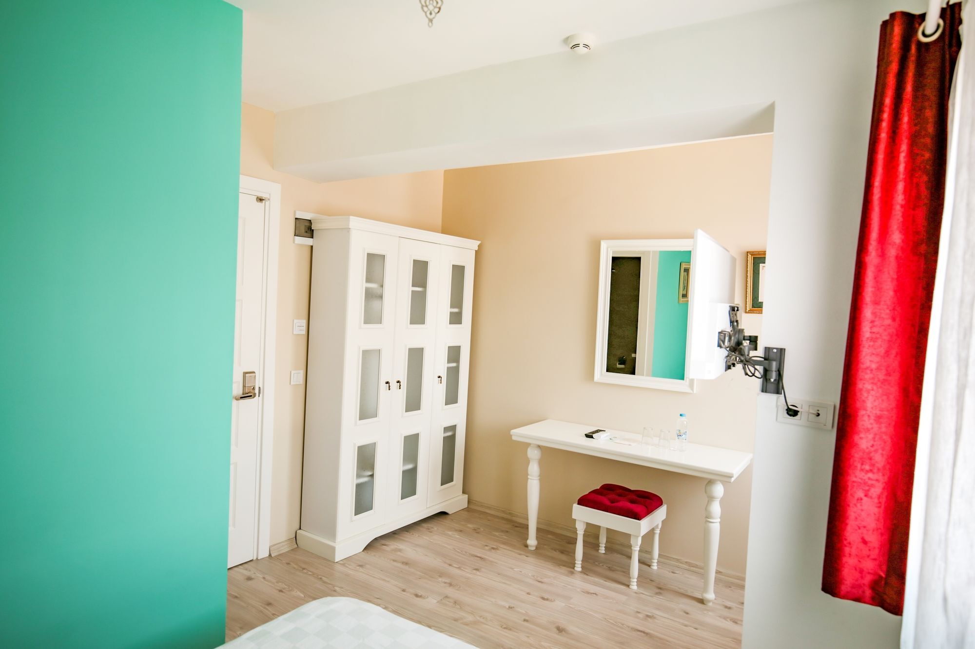 Menendi Otel Fokaja Zewnętrze zdjęcie